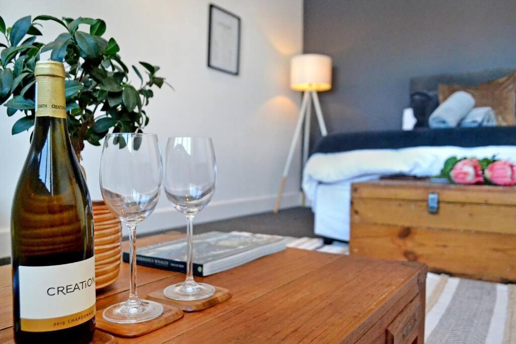 Central Modern Studio Apartment, Hermanus Waterfront Kültér fotó