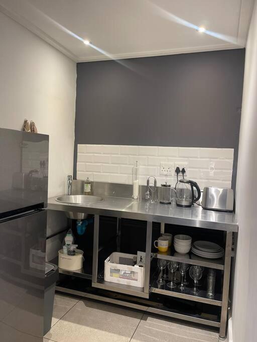 Central Modern Studio Apartment, Hermanus Waterfront Kültér fotó