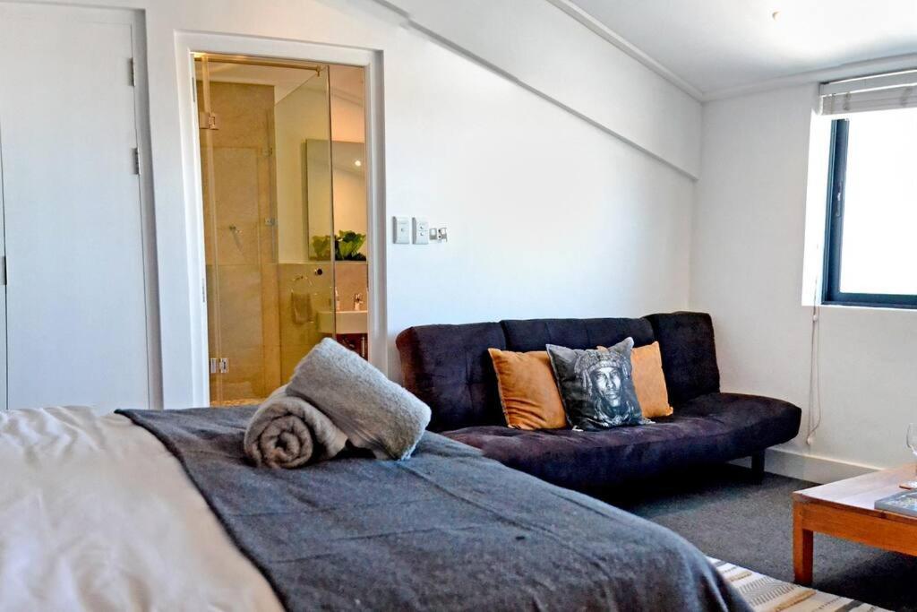 Central Modern Studio Apartment, Hermanus Waterfront Kültér fotó