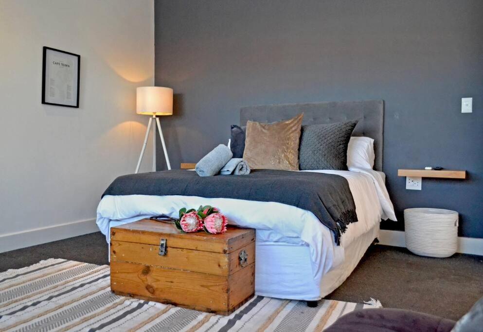 Central Modern Studio Apartment, Hermanus Waterfront Kültér fotó