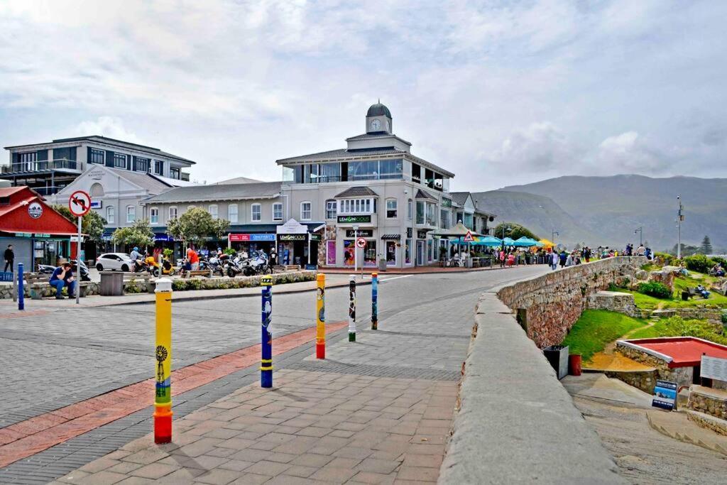 Central Modern Studio Apartment, Hermanus Waterfront Kültér fotó