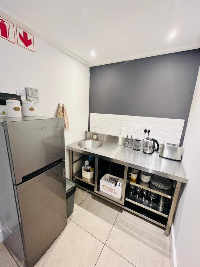 Central Modern Studio Apartment, Hermanus Waterfront Kültér fotó