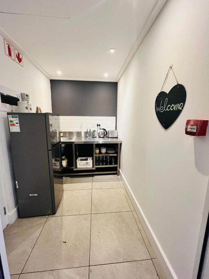 Central Modern Studio Apartment, Hermanus Waterfront Kültér fotó